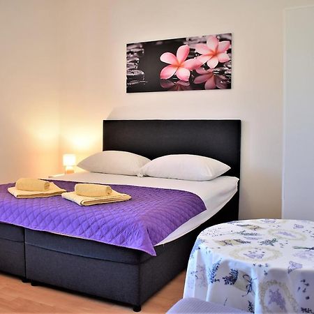 Rooms In Family House Vera Mundanije Bagian luar foto