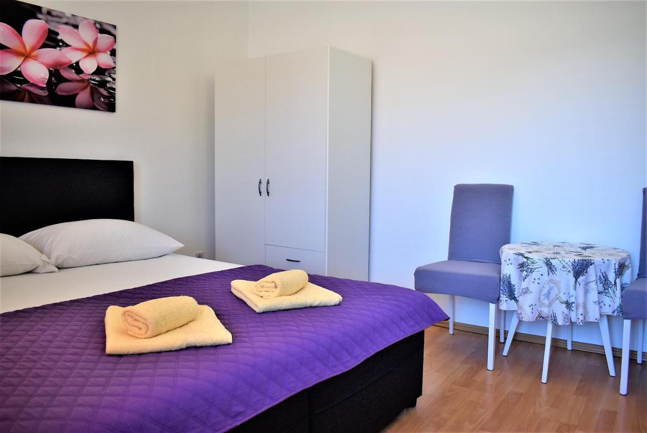 Rooms In Family House Vera Mundanije Bagian luar foto