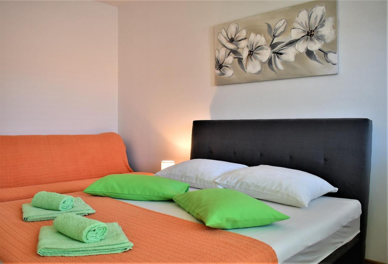Rooms In Family House Vera Mundanije Bagian luar foto